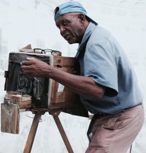 Man-taking-photos-in-Cuba-Havana