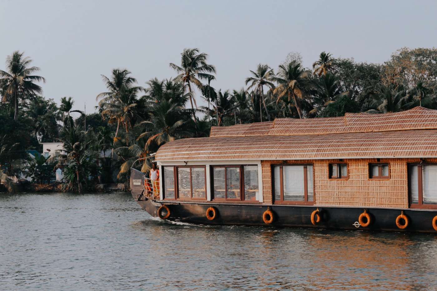 sleeping-in-a-houseboat-alleppey-india