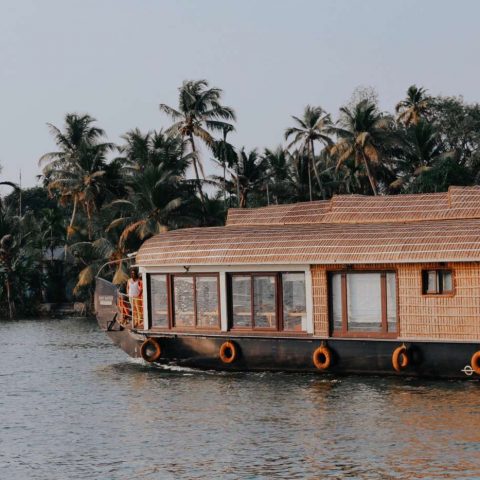 sleeping-in-a-houseboat-alleppey-india